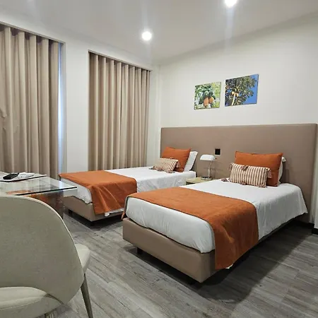 Moderno No Centro Do - Banana By Tropical Solutions * 푼샬